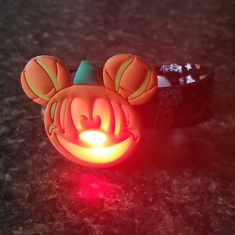Disney Mickey Pumpkin Halloween light up bracelets - Picture 10 of 16